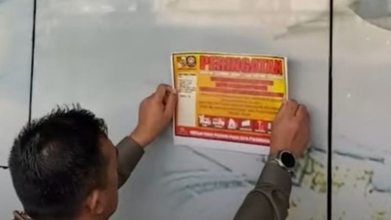 Kantor Sanel Tour and Travel Disegel Satpol PP Pekanbaru Usai Sidak Wamenaker