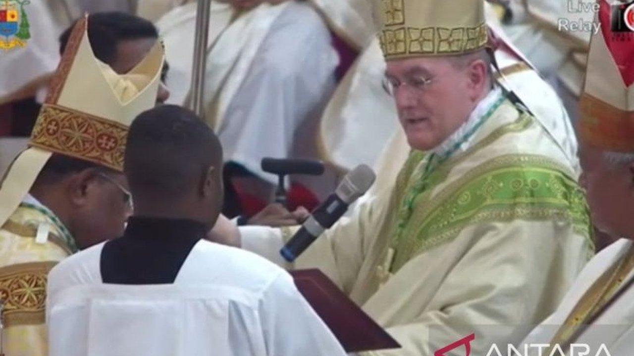 Gubernur Papua Tengah berharap Uskup Timika Bernardus Bofitwos Baru OSA dapat memperkokoh persatuan dan kerukunan masyarakat di tengah keragaman suku, budaya, dan tantangan geografis wilayah tersebut.