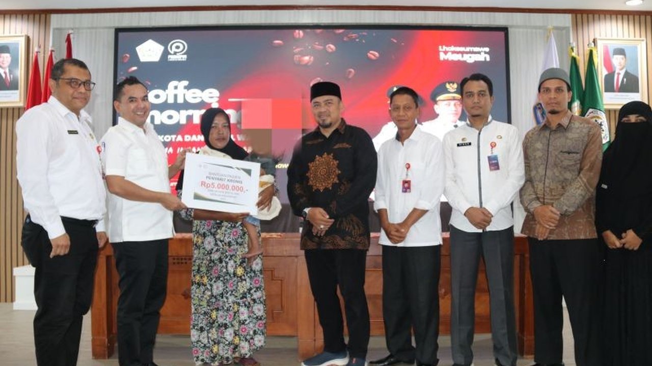 Pemerintah Kota Lhokseumawe melalui Baitul Mal memberikan bantuan Rp5 juta untuk biaya pengobatan Muhammad Al Fatih (2,4 tahun), balita penderita jantung bocor dari keluarga kurang mampu.