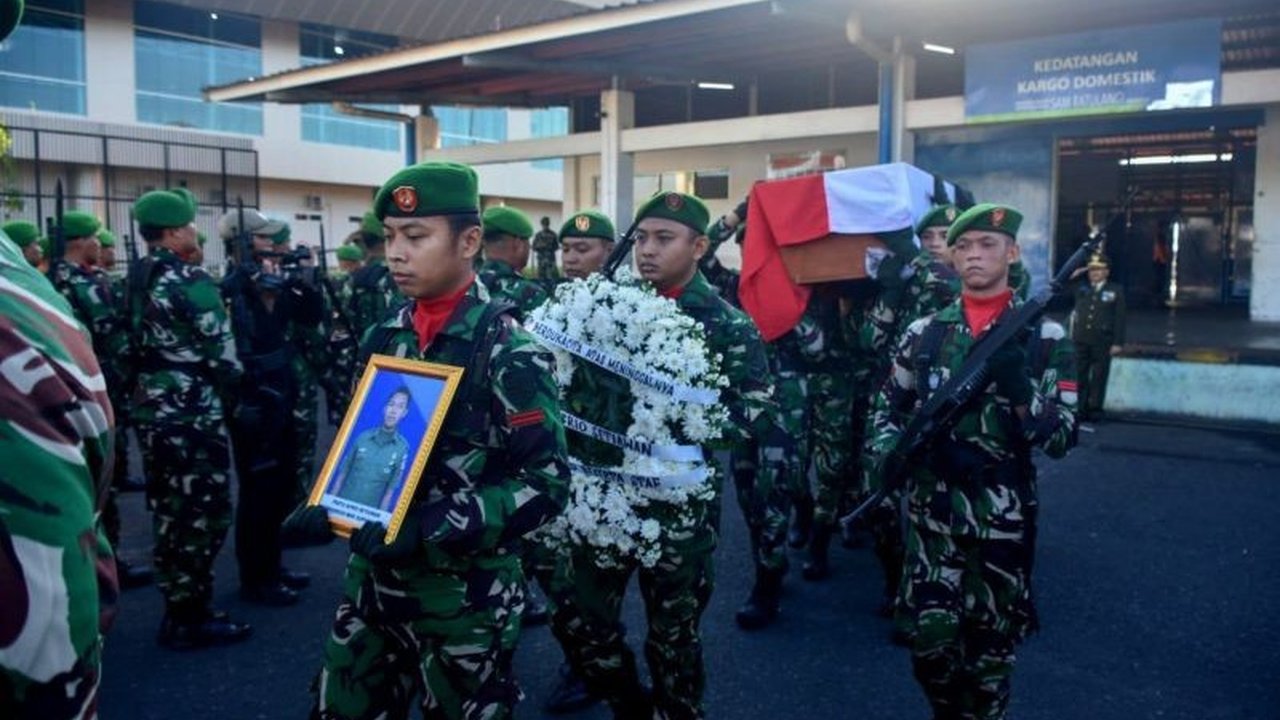 Jenazah Pratu Afrio Setiawan, korban ledakan pemusnahan munisi di Garut, telah disemayamkan di kampung halamannya, Desa Mopuya, Bolaang Mongondow, Sulawesi Utara.