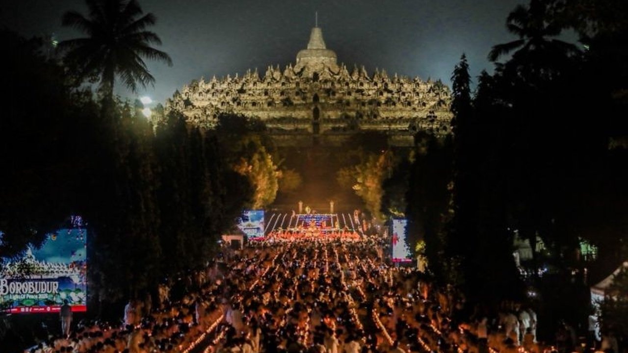 InJourney sukses transformasikan Candi Borobudur menjadi destinasi wisata budaya dan spiritual yang inklusif, ditandai dengan penyelenggaraan Waisak 2025 yang meriah.
