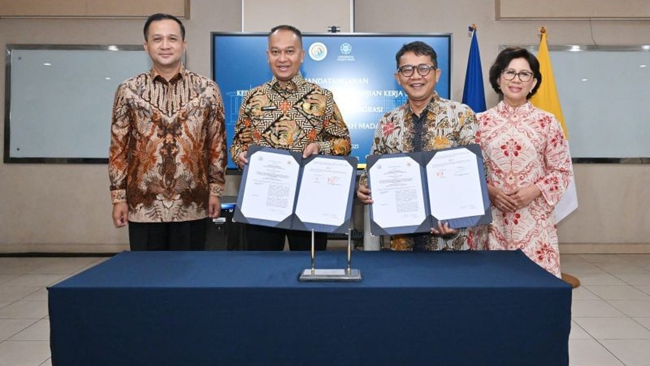 Kementerian Transmigrasi mengajak universitas dan mahasiswa untuk menjadikan kawasan transmigrasi sebagai sekolah kehidupan (school of life) melalui Program Transmigrasi Patriot guna mengatasi permasalahan sosial ekonomi.