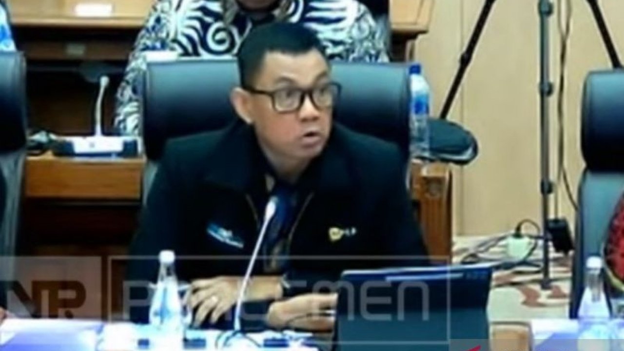 PLN menyiapkan peta jalan penyediaan listrik ke 10.068 desa dan dusun di Indonesia, membutuhkan investasi Rp42,3 triliun dan telah mendapat dukungan Presiden.