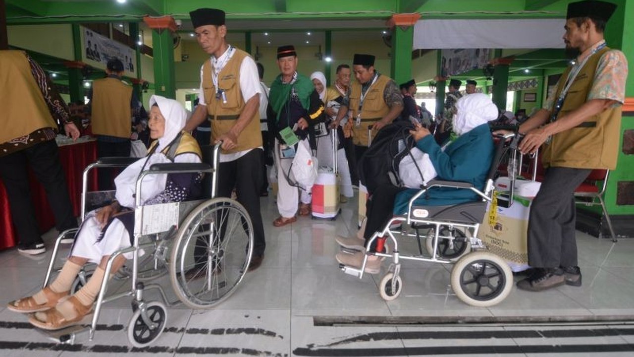 Kemenag Sulteng memprioritaskan 405 calon haji lansia dari total 1.994 jamaah yang akan diberangkatkan ke Tanah Suci tahun ini dengan layanan khusus.