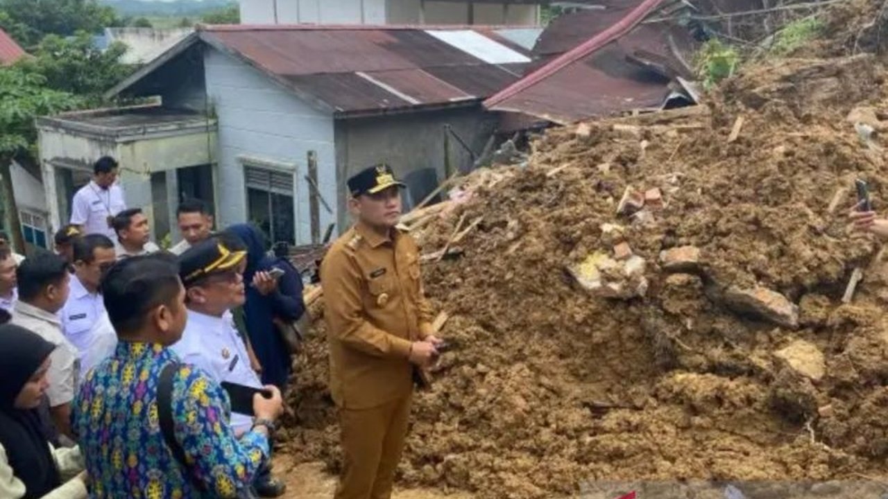Pemerintah Provinsi Kalimantan Timur memberikan bantuan Rumah Layak Huni dan santunan kepada korban longsor di Samarinda yang mengakibatkan empat korban jiwa dan lima kepala keluarga terdampak.
