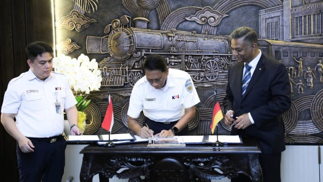 PT Kereta Api Indonesia (KAI) berkolaborasi dengan operator kereta api Jerman, Deutsche Bahn (DB), untuk mempercepat transformasi hijau dan digital sektor perkeretaapian Indonesia menuju layanan yang lebih berkelanjutan dan efisien.