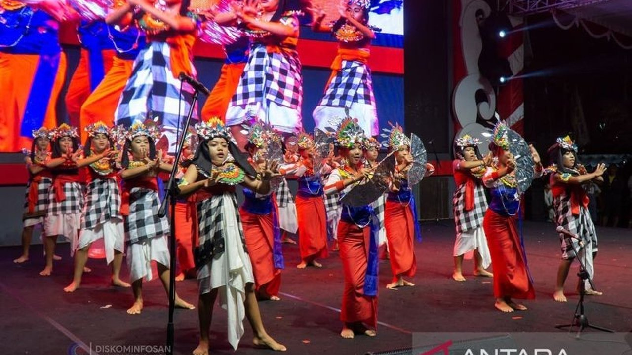 HUT Bangli ke-821 diramaikan oleh pameran inovasi pelajar, parade Janger bertema daur ulang, dan kembalinya Ranpur Anoa ke kesatuannya, menampilkan kolaborasi budaya, kreativitas, dan sinergi TNI-masyarakat.