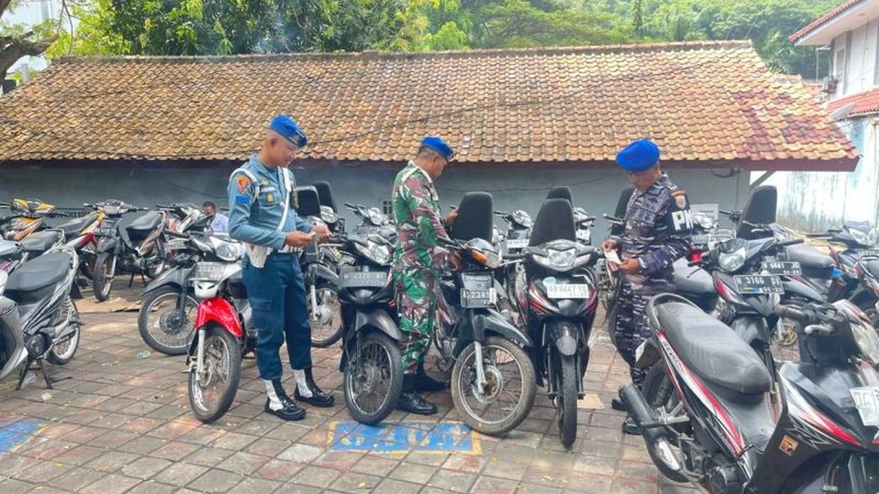 Dua truk berisi 53 sepeda motor tanpa dokumen diamankan Lanal Banten di Pelabuhan Merak; sopir terancam hukuman penjara dan denda.