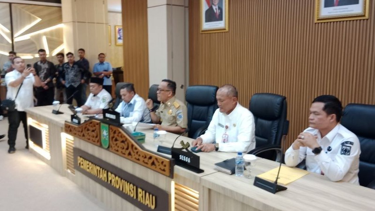 Wamenaker Sarankan Pidana Perusahaan yang Tahan Ijazah Mantan Karyawan