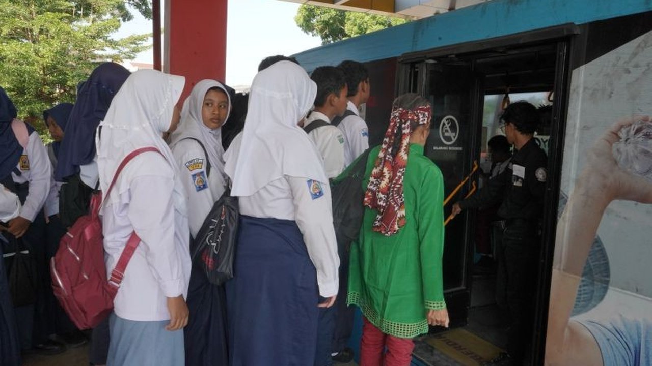 4.382 Pelajar dan Mahasiswa Semarang Daftar Kartu Trans Semarang Gratis!