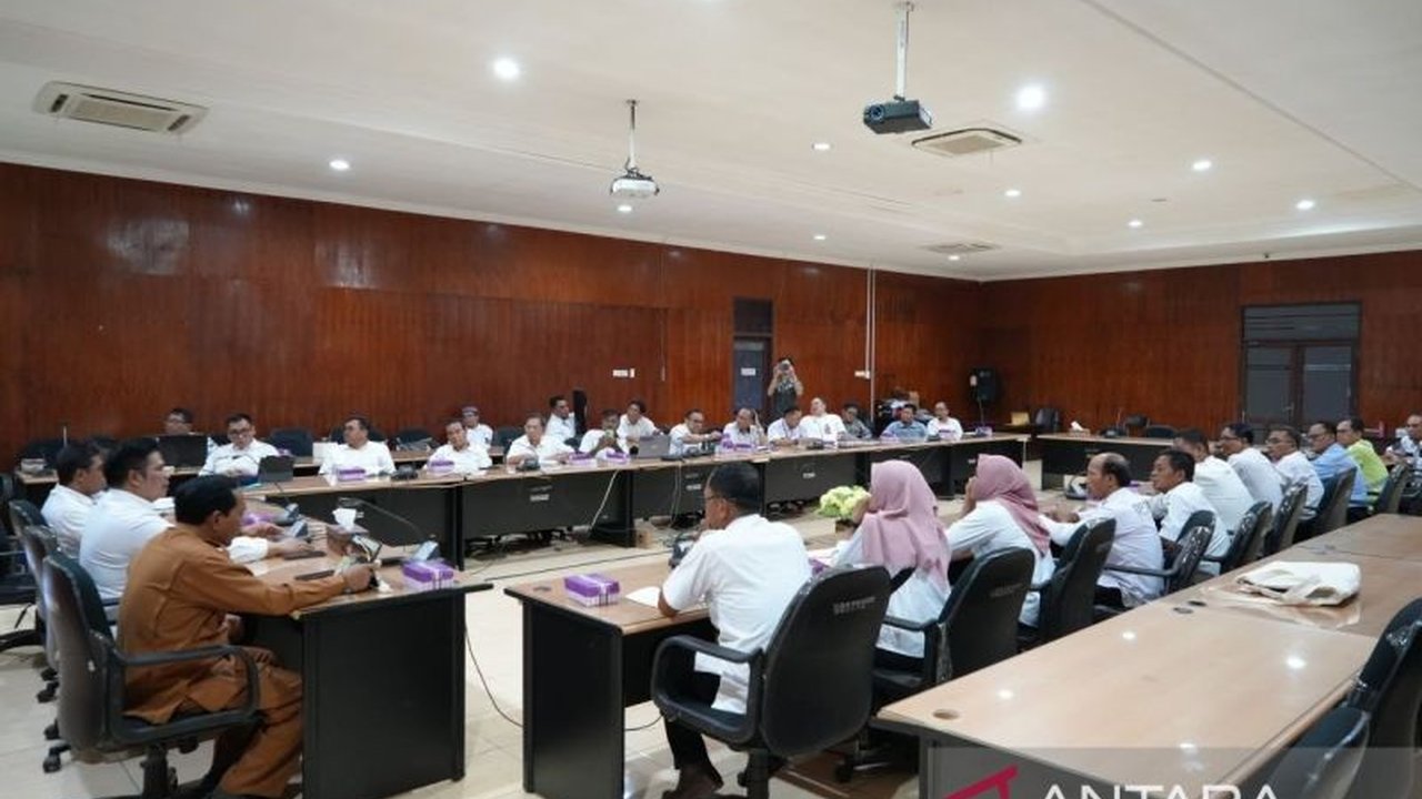 Pemerintah Provinsi Kalimantan Timur berkolaborasi dengan perusahaan tambang untuk membantu penanganan dampak longsor di Desa Purwajaya, Kutai Kartanegara, yang telah merusak 15 rumah warga.