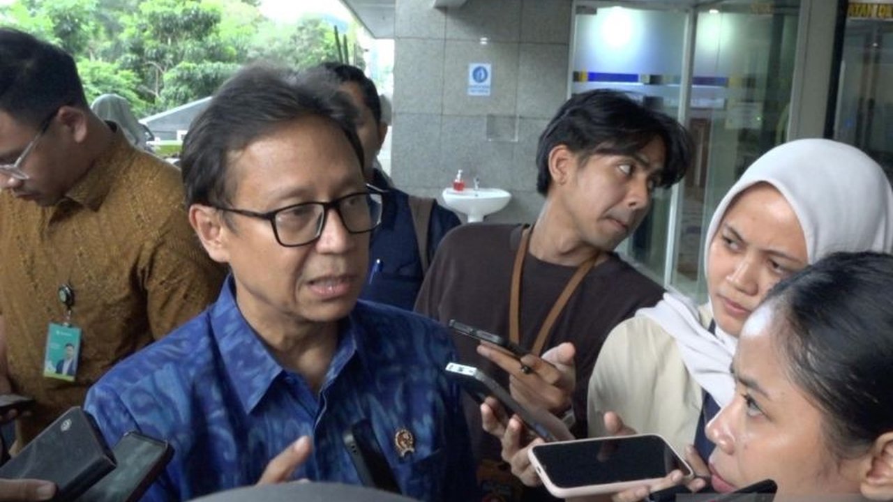 Menteri Kesehatan Budi Gunadi Sadikin menjelaskan alasan di balik mutasi sejumlah dokter, menekankan pentingnya budaya kerja sehat di rumah sakit dan pemerataan layanan kesehatan.