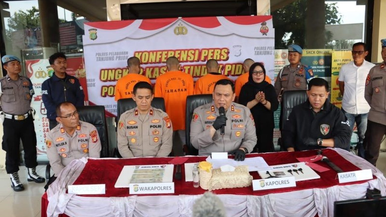 Empat pelaku pencurian sepeda motor berhasil ditangkap Polres Pelabuhan Tanjung Priok setelah serangkaian aksi kejahatan di tiga lokasi berbeda di Jakarta Utara.