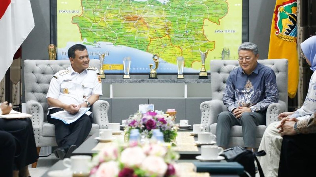 Investasi besar PT Hwaseung Indonesia di Pati, Jawa Tengah, akan menciptakan 12.000 lapangan kerja baru pada 2026, mendorong pertumbuhan ekonomi dan kesejahteraan masyarakat sekitar.