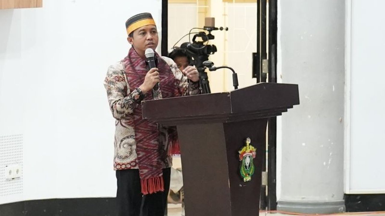 Menteri Kehutanan, Raja Juli Antoni, menekankan pengelolaan hutan yang transparan dan adaptif dalam kuliah umum di Unhas, Makassar, serta peran penting pendidikan dalam pelestariannya.