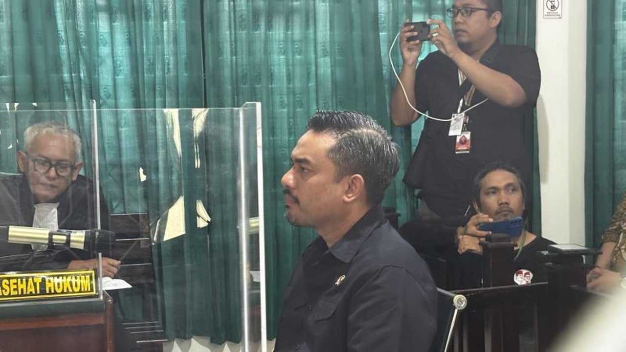 Menteri UMKM, Maman Abdurrahman, menyatakan bertanggung jawab penuh atas kasus hukum yang menimpa pemilik Mama Khas Banjar, Firly Nurochim, dan menekankan pentingnya perlindungan hukum bagi UMKM.