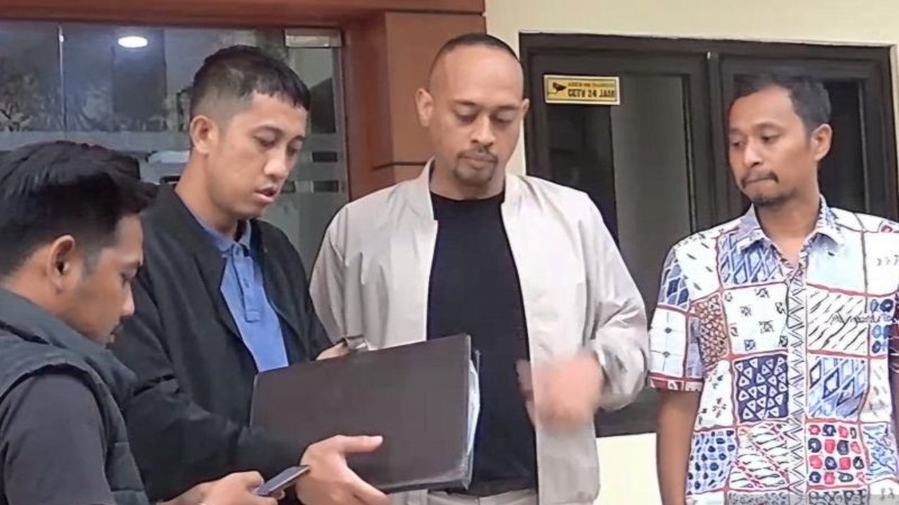 Seorang karyawati pabrik di Bekasi melaporkan atasannya atas dugaan pelecehan seksual yang terjadi selama tiga hingga empat bulan, dan kasus tersebut kini ditangani Unit PPA Polres Metro Bekasi.