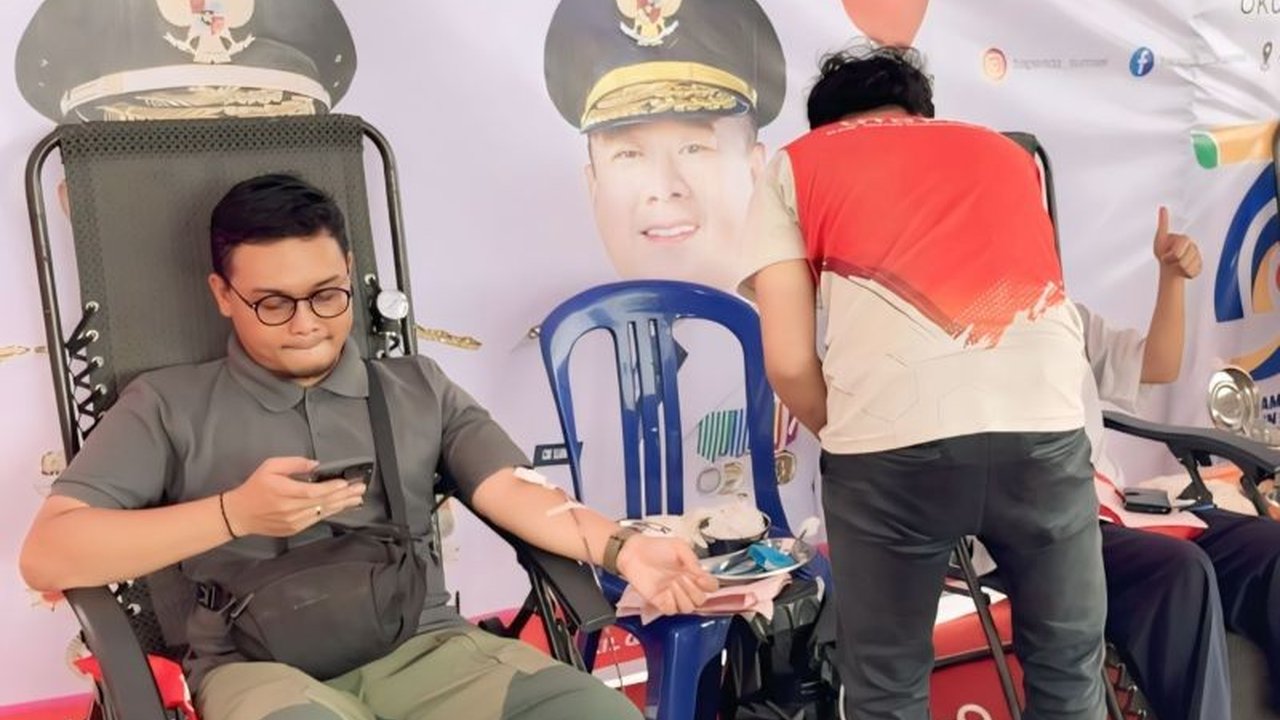 Kantor Samsat OKU Timur, Sumatera Selatan, menggelar donor darah massal dalam rangka HUT ke-79 Provinsi Sumsel, berhasil mengumpulkan banyak kantong darah untuk membantu masyarakat yang membutuhkan.