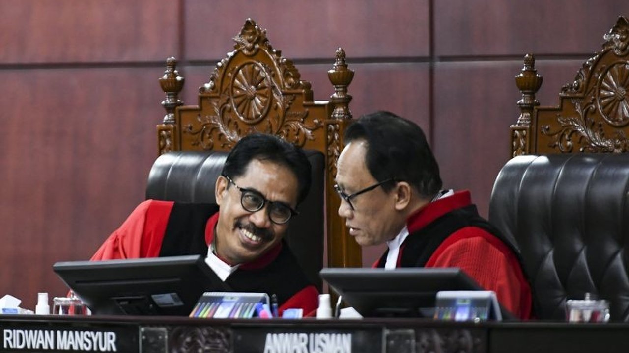 Mahkamah Konstitusi menolak gugatan sengketa Pilkada Talaud 2024, pasangan calon Irwan-Haroni gagal membuktikan ijazah Welly Titah palsu.