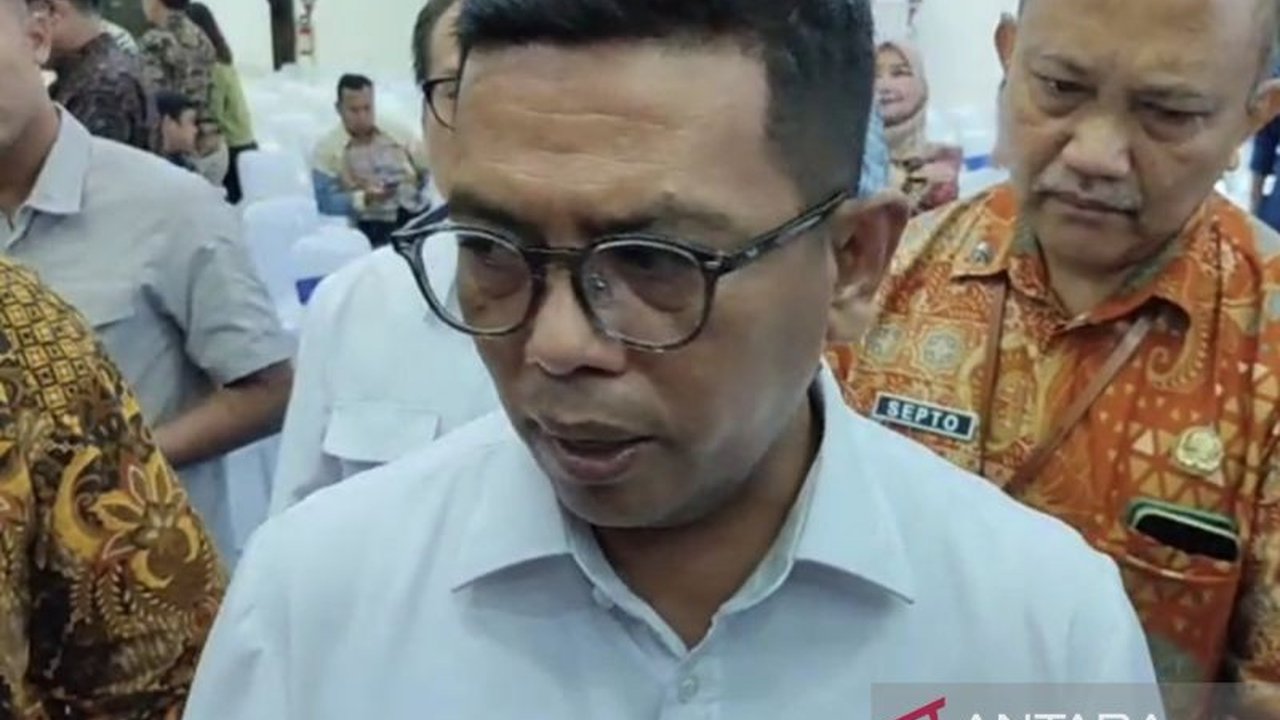 Gubernur Banten, Andra Soni, mengecam keras permintaan proyek senilai Rp5 triliun tanpa lelang yang dilakukan oknum asosiasi pengusaha kepada kontraktor PT Chandra Asri Alkali di Cilegon, dan menegaskan komitmennya menjaga iklim investasi yang sehat di Ba