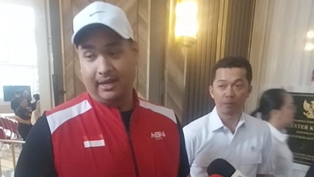 Menpora Dito Ariotedjo mendukung strategi Rahmat Erwin Abdullah dan Rizki Juniansyah untuk bersaing di kelas angkat besi berbeda demi peluang emas di Olimpiade 2028.