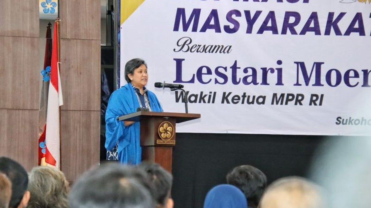 Wakil Ketua MPR RI Lestari Moerdijat mengajak pemerintah daerah dan tokoh masyarakat untuk memperkuat ekonomi daerah dengan mengembangkan potensi kearifan lokal, guna mengurangi kesenjangan ekonomi antar daerah.