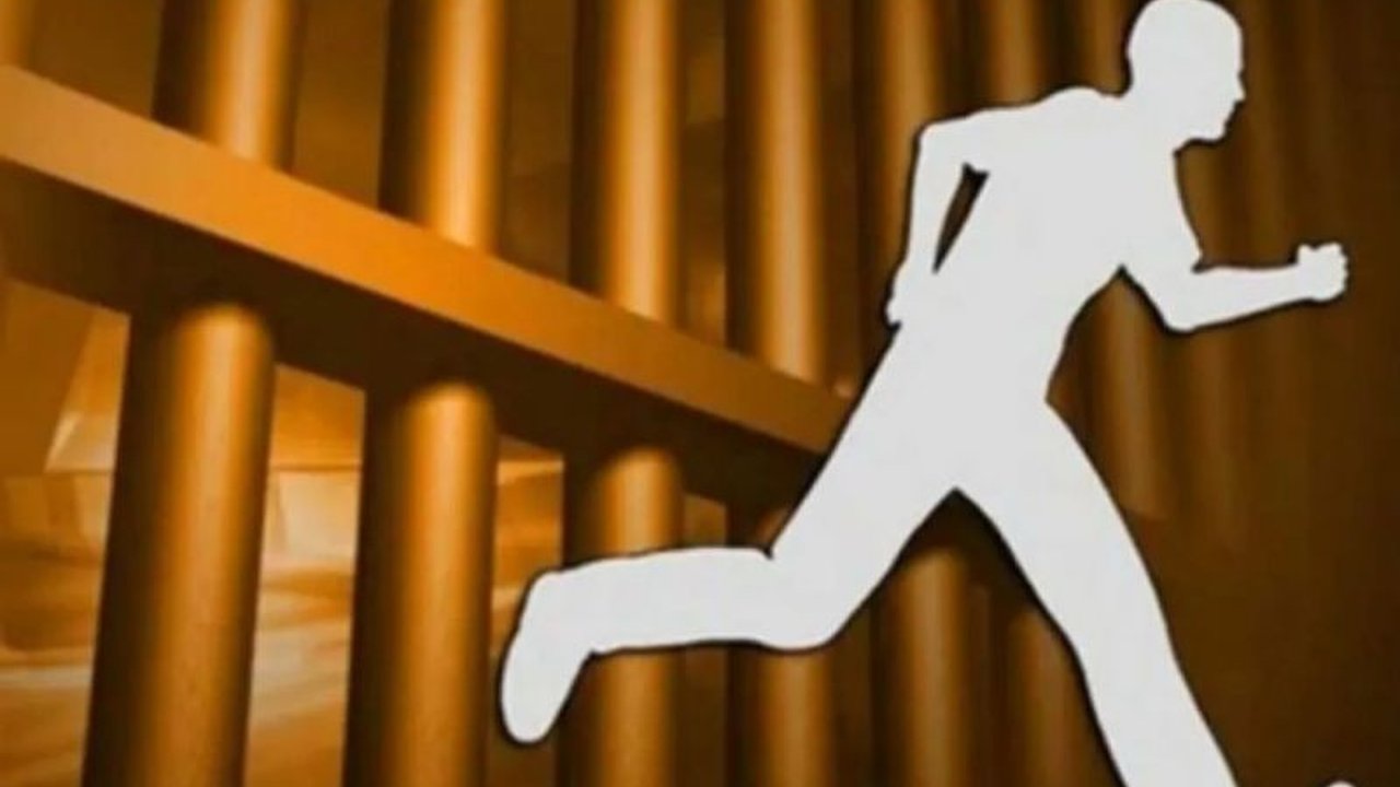 Sebanyak 11 tahanan kabur dari Polres Kampar pada Selasa malam, Polda Riau bentuk tim khusus untuk memburu para tahanan yang melarikan diri.