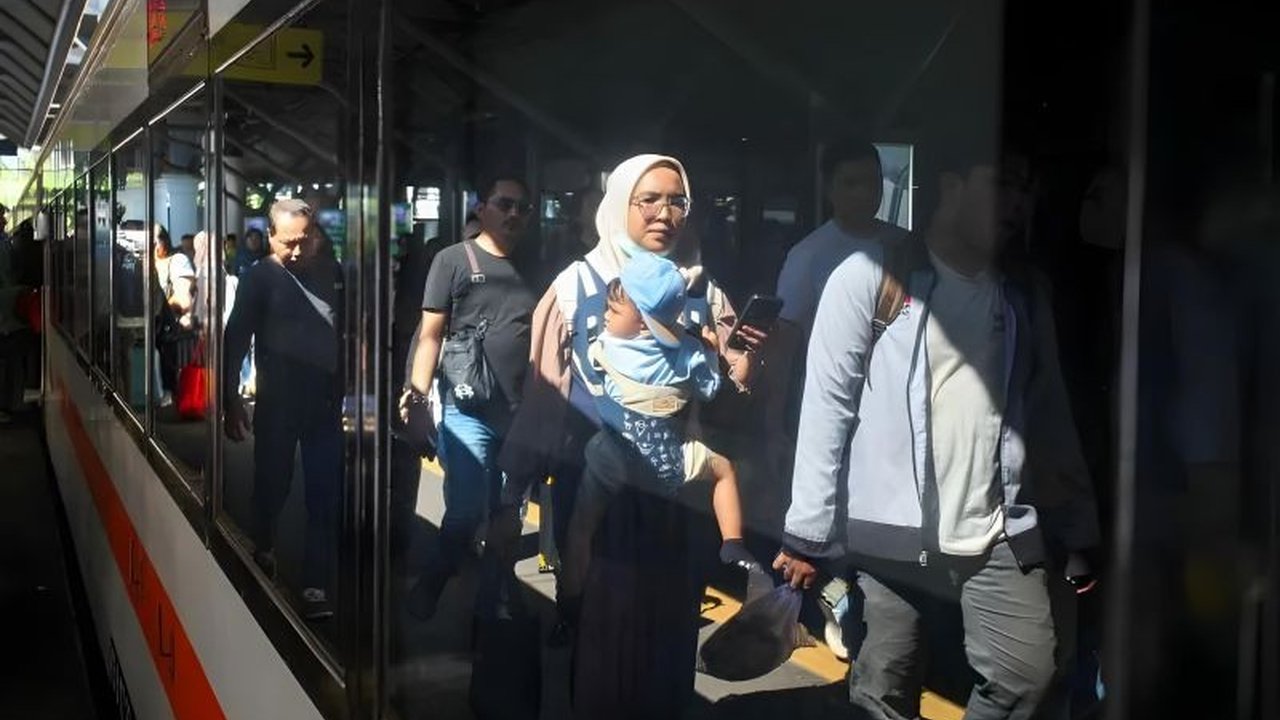 212.734 Penumpang Gunakan KA Daop 8 Surabaya Selama Libur Waisak 2025