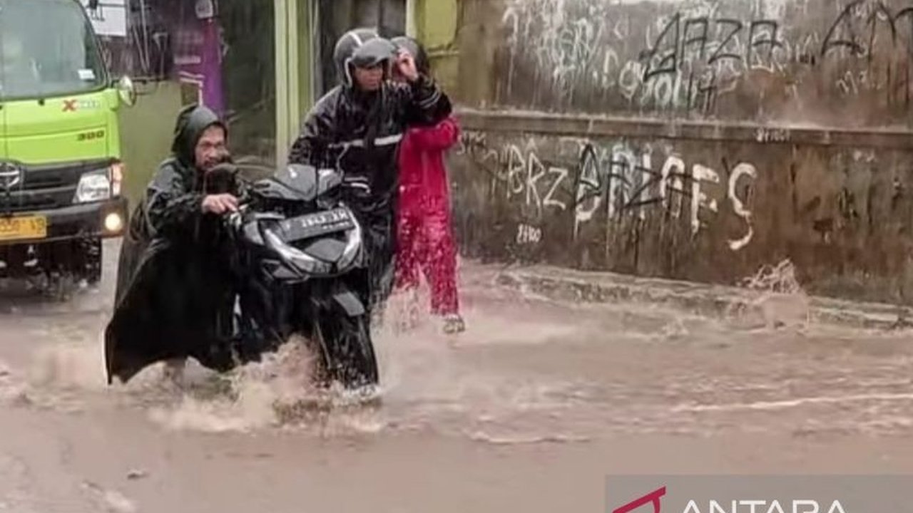 BPBD Cianjur meningkatkan kewaspadaan dan menyiagakan 500 Relawan Tangguh Bencana (Retana) di titik rawan bencana alam seiring tingginya curah hujan dan potensi bencana hidrometeorologi.
