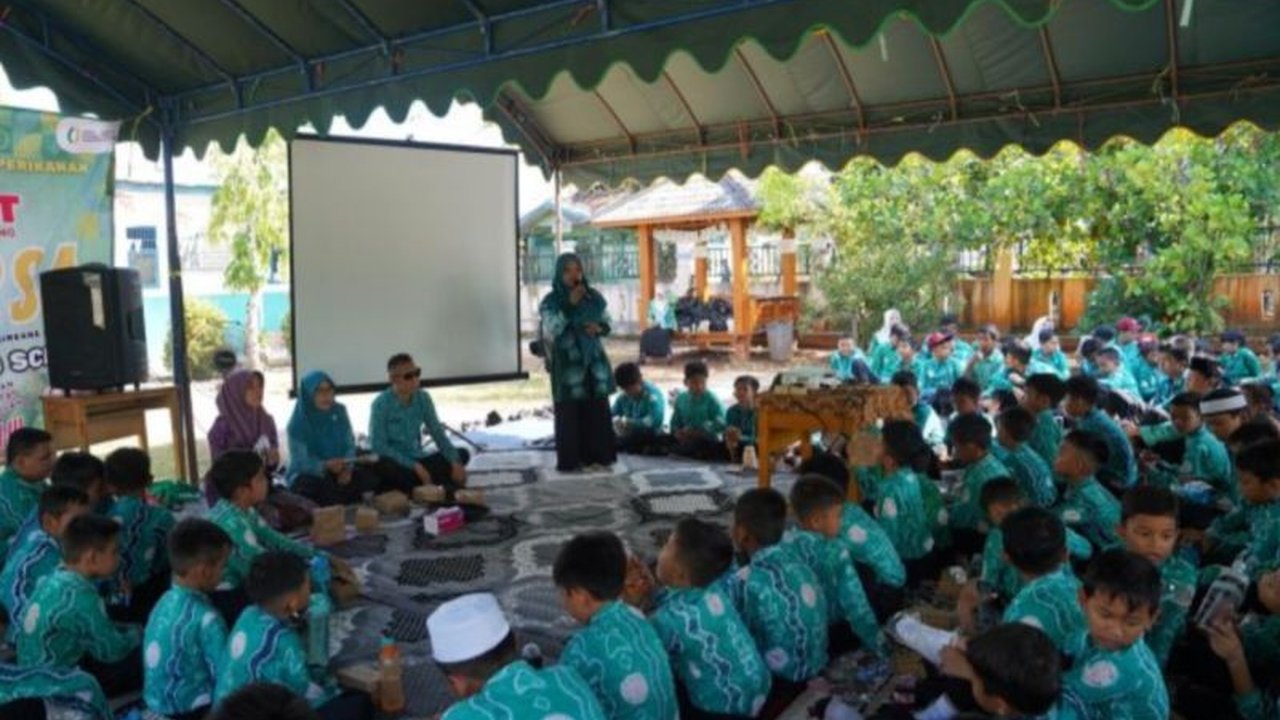 Kabupaten Balangan, Kalimantan Selatan, meluncurkan program B2SA Goes to School untuk mencegah stunting dengan memberikan edukasi gizi dan pola makan sehat kepada siswa sejak dini.