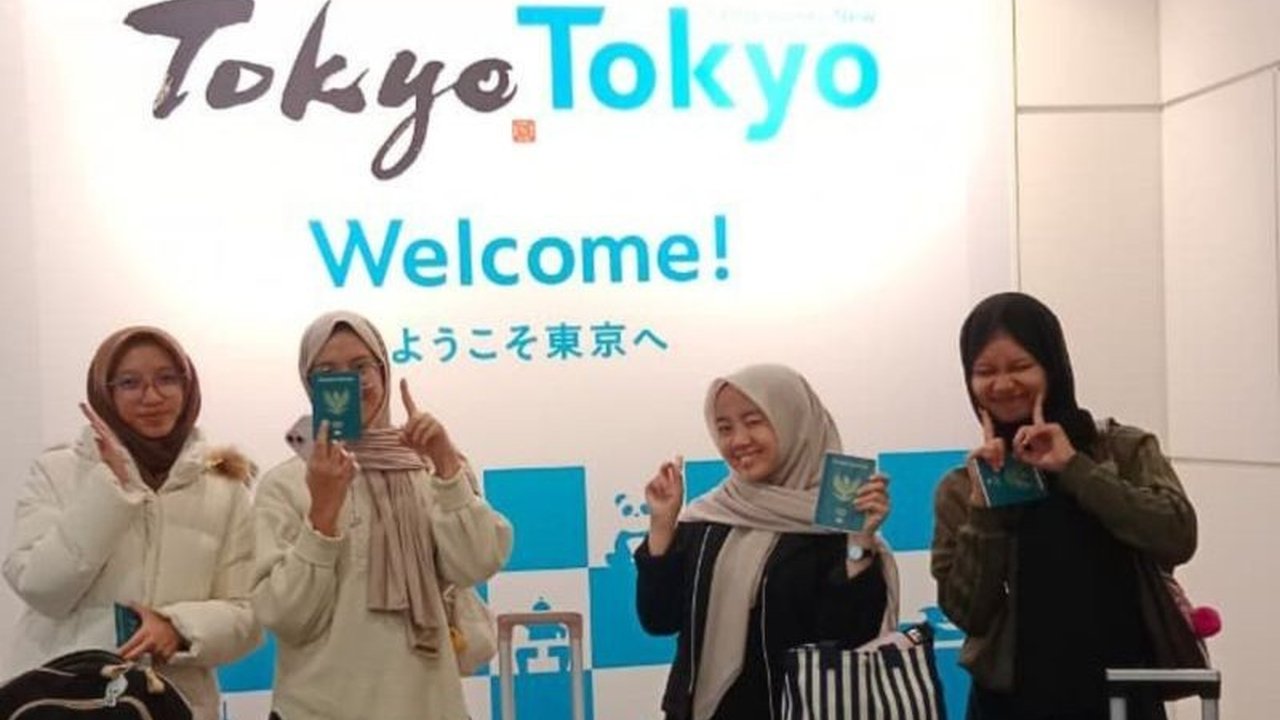 Empat siswi berprestasi dari SMP Negeri 6 Bukittinggi mengikuti program pertukaran budaya ke Jepang selama 14 hari, belajar bahasa dan budaya Jepang, serta memperkuat hubungan Indonesia-Jepang.