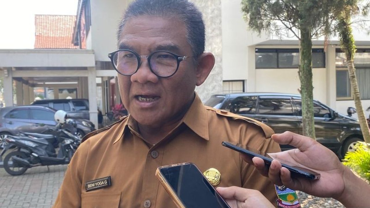 Kabupaten Garut, Jawa Barat, surplus domba dan siap memasok kebutuhan hewan kurban ke berbagai daerah di Indonesia, bahkan hingga luar Jawa.