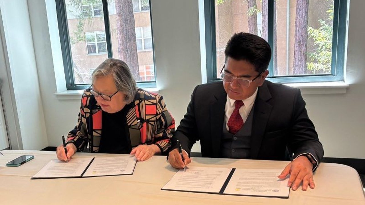 Universitas Indonesia (UI) dan University of California, Santa Cruz (UC Santa Cruz) resmi menjalin kerja sama internasional di bidang pendidikan, mencakup pertukaran mahasiswa, riset kolaboratif, dan program double degree.