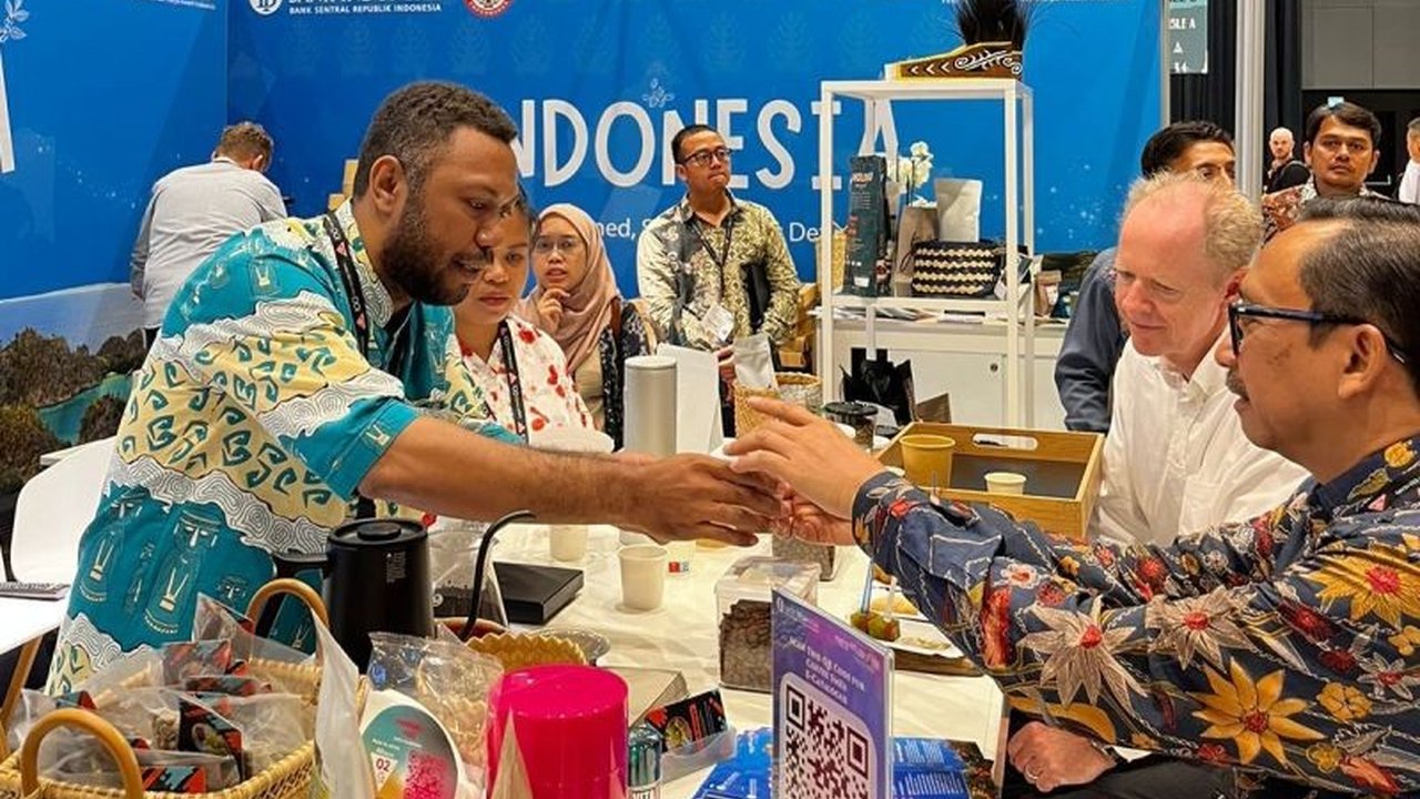 Koperasi Emas Hijau Papua, binaan Bank Indonesia, sukses tampilkan kopi berkualitas tinggi di World of Coffee Jakarta 2025, menandai potensi besar ekonomi Papua di pasar global.
