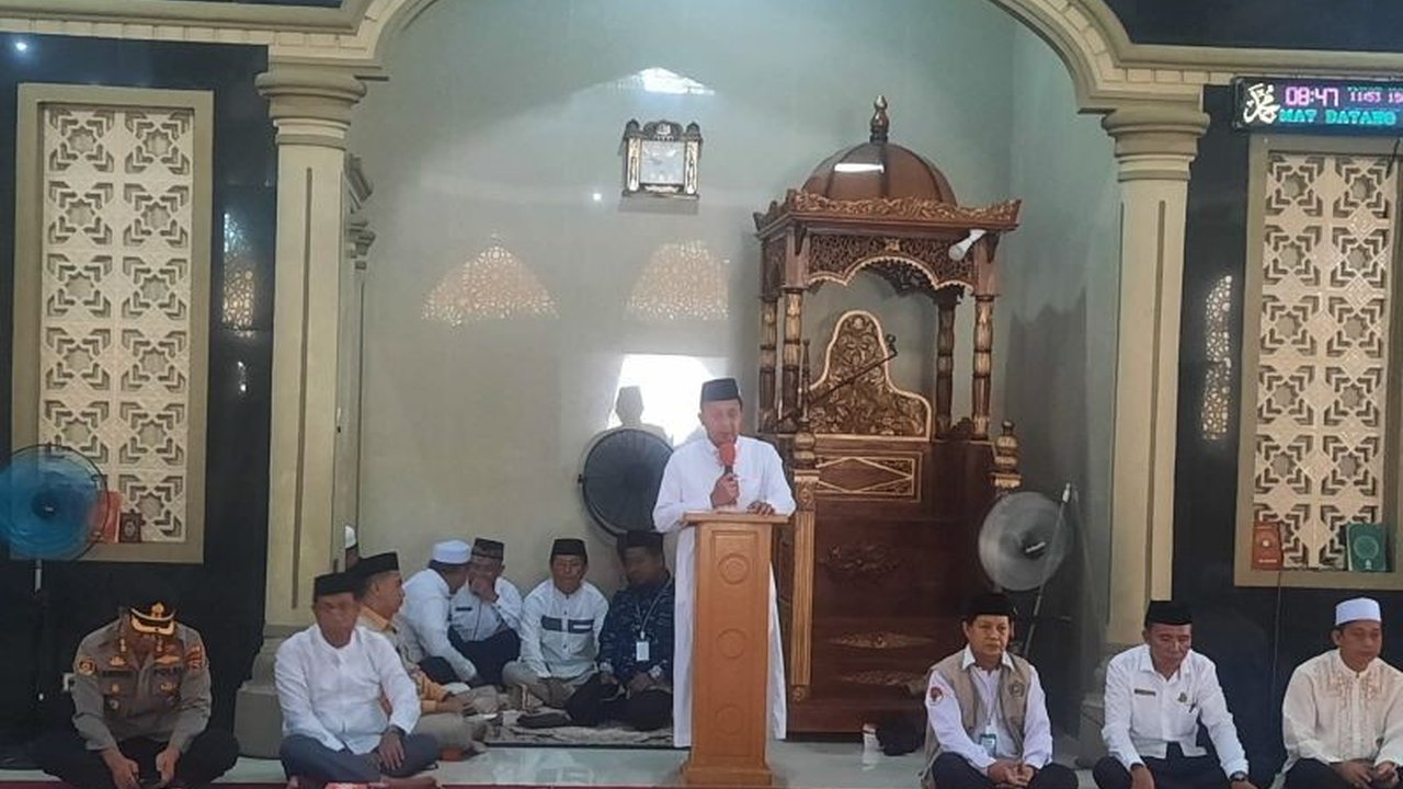 Bupati Tojo Una-Una berpesan kepada 32 jamaah calon haji (JCH) asal daerahnya untuk menjaga kekompakan selama di Tanah Suci, sekaligus menandai keberangkatan istimewa menuju pelaksanaan ibadah haji tahun 2025.