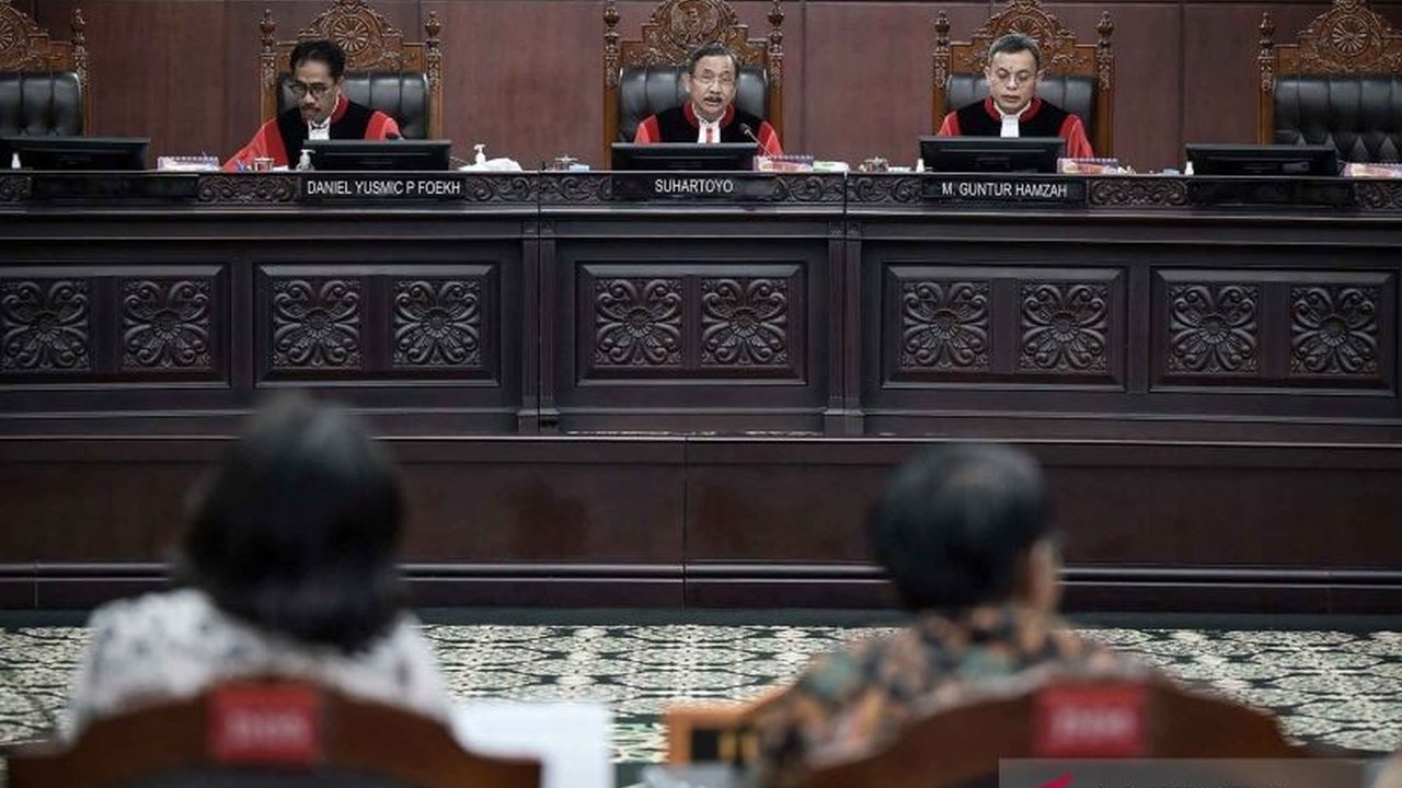 Mahkamah Konstitusi mendiskualifikasi seluruh pasangan calon Pilkada Barito Utara 2024 karena terbukti melakukan politik uang dalam pemungutan suara ulang (PSU), sehingga PSU harus diulang dengan paslon baru.