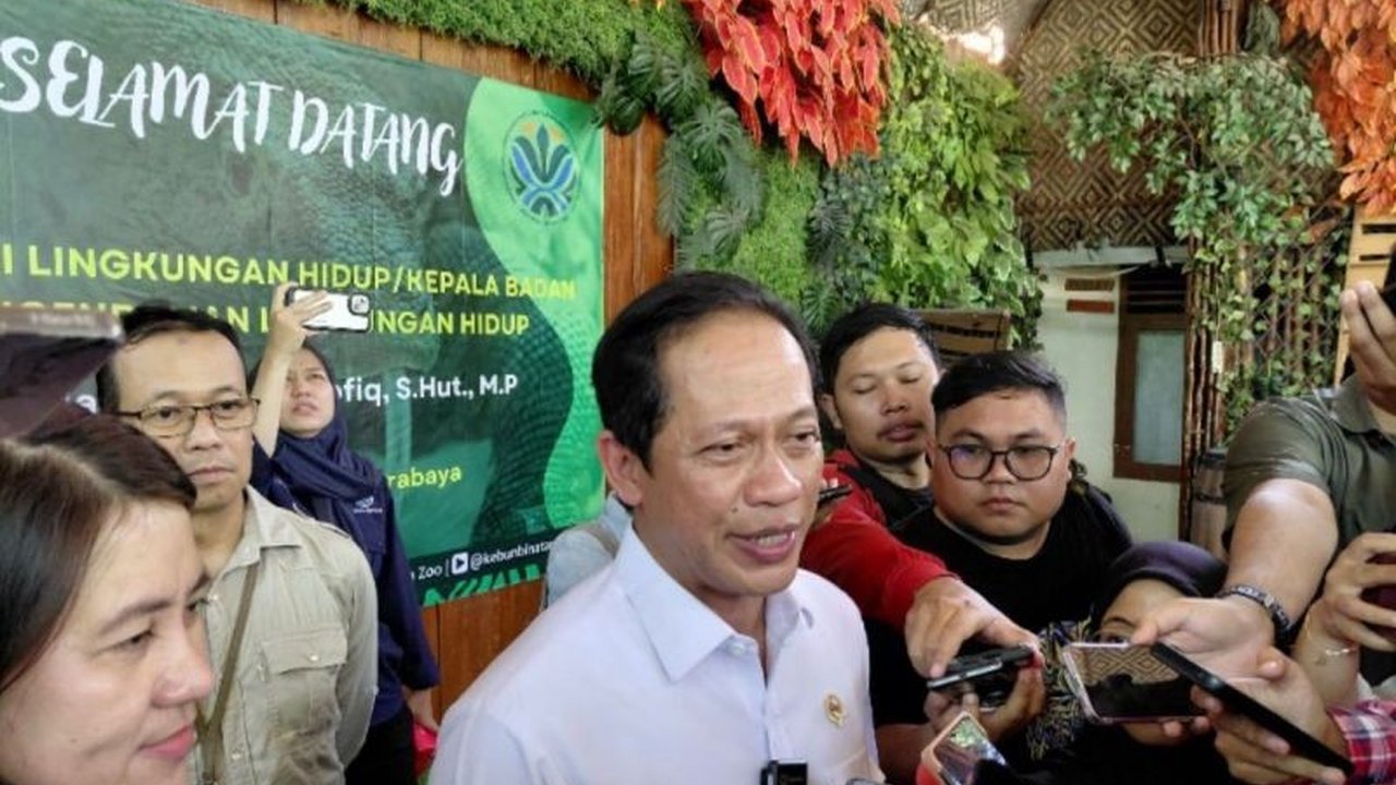 Menteri Lingkungan Hidup mendorong adanya standar nasional pengelolaan kebun binatang di Indonesia, termasuk soal luas kandang dan kesejahteraan satwa, demi memastikan kondisi satwa terjaga.
