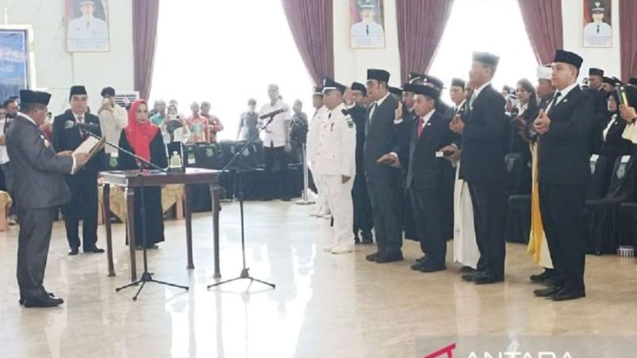 Bupati Kapuas, Kalimantan Tengah melantik 145 pejabat baru, termasuk tujuh kepala OPD, dalam sebuah pelantikan di Hall Rumah Jabatan Bupati Kapuas pada Rabu.