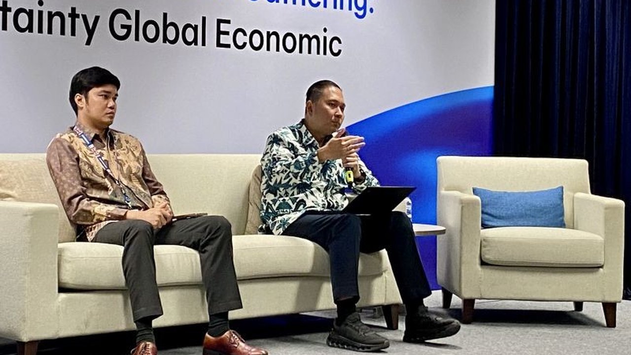 Permata Institute for Economic Research (PIER) merevisi proyeksi pertumbuhan ekonomi Indonesia tahun 2025 menjadi 4,5-5 persen, mempertimbangkan risiko global terutama perang dagang AS-Tiongkok.