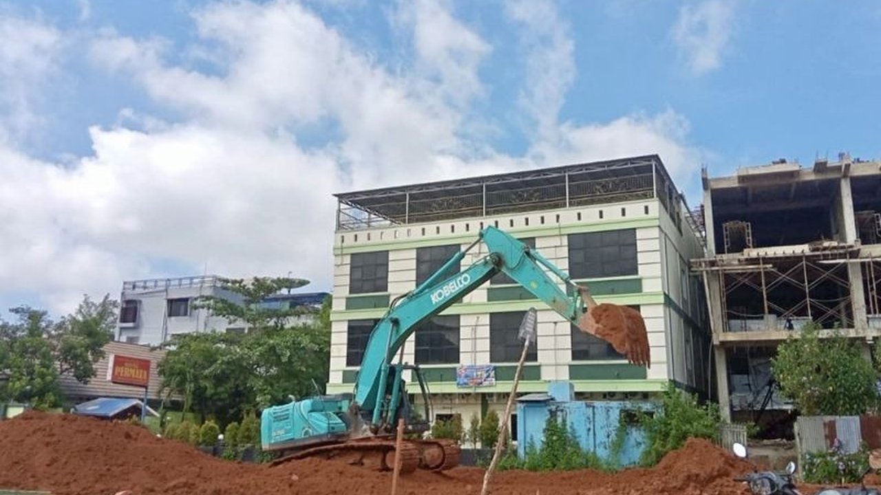 Pemprov Kalsel memastikan revitalisasi Sungai Veteran Banjarmasin dilakukan sesuai aturan lingkungan, meskipun ada penimbunan untuk pelebaran sungai guna meningkatkan kapasitas aliran air.