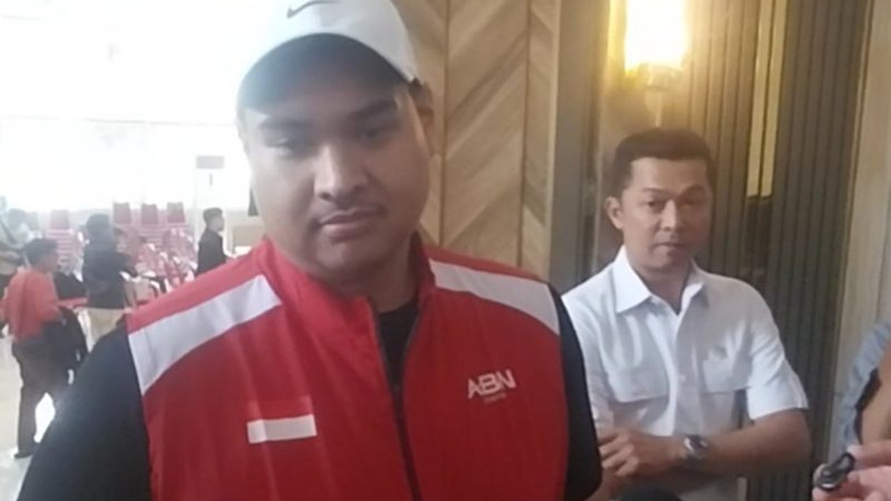 Menpora Dito Ariotedjo mengajak suporter timnas Indonesia untuk lebih santun dalam mendukung tim agar terhindar dari sanksi FIFA seperti denda Rp400 juta dan pengurangan kursi penonton.