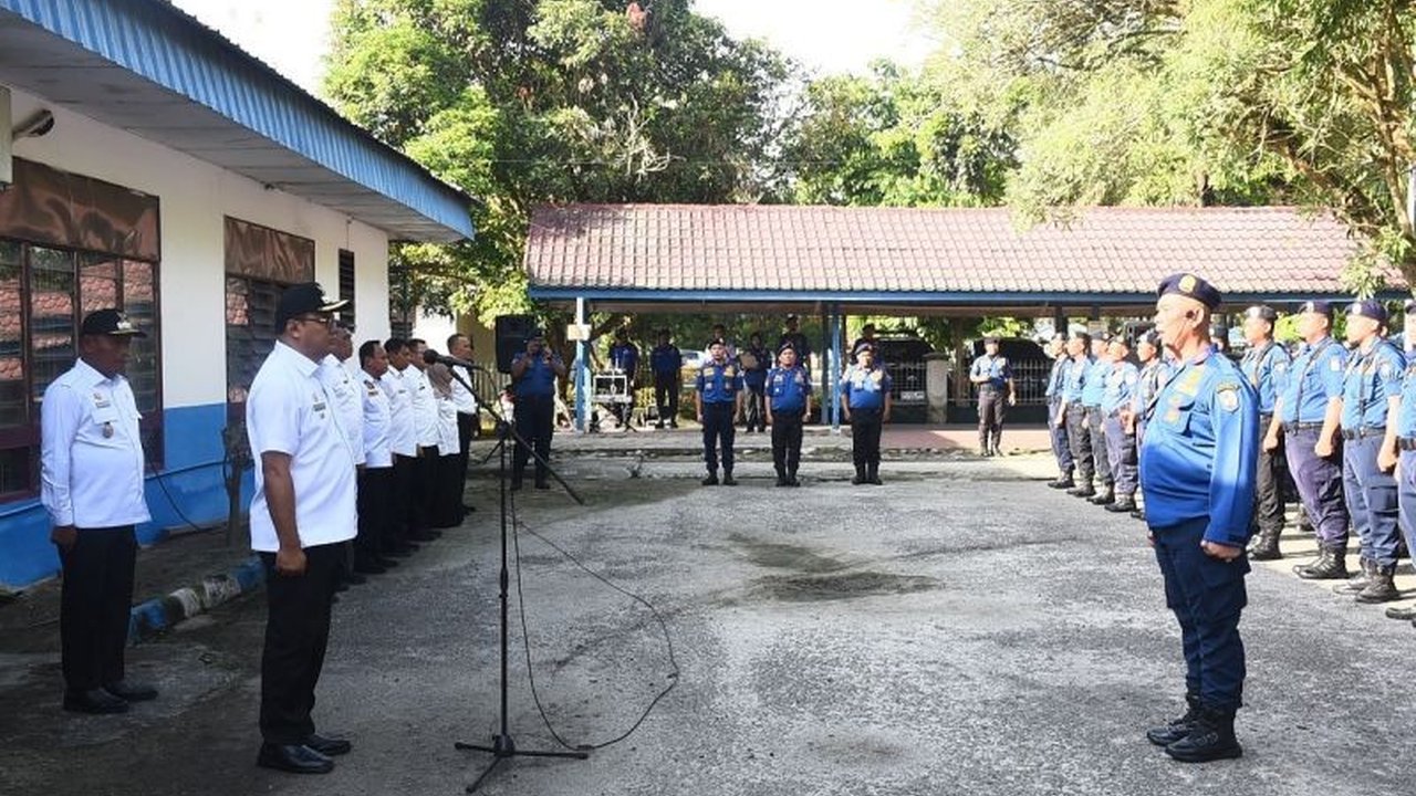 Bupati Deli Serdang, Asri Ludin Tambunan, tegas melarang pungutan liar terhadap tenaga honorer dan meminta seluruh ASN untuk memiliki rasa tanggung jawab.