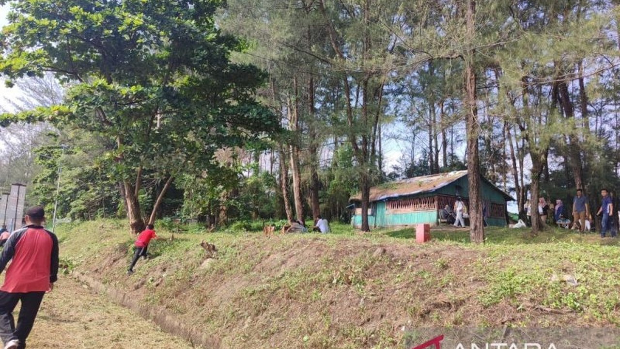 Pemerintah Kota Bengkulu mencabut izin pedagang yang menjual minuman keras di kawasan Pantai Panjang,  fokus pada penataan kawasan wisata yang aman dan ramah keluarga.
