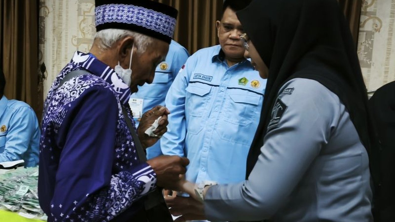 Kemenag Lampung melaporkan dua calon haji asal Bandarlampung meninggal sebelum masuk asrama haji, sementara satu jemaah lainnya sakit dan dirawat di rumah sakit.