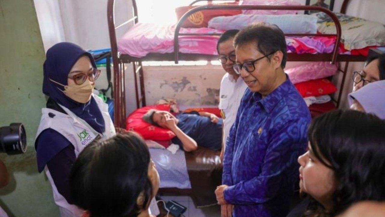 Menteri Kesehatan Budi Gunadi Sadikin memuji langkah Pemprov DKI Jakarta dalam meningkatkan layanan kesehatan masyarakat, selaras dengan visi Presiden untuk hidup sehat dan berkualitas, melalui program inovatif seperti Pasukan Putih dan layanan konseling.