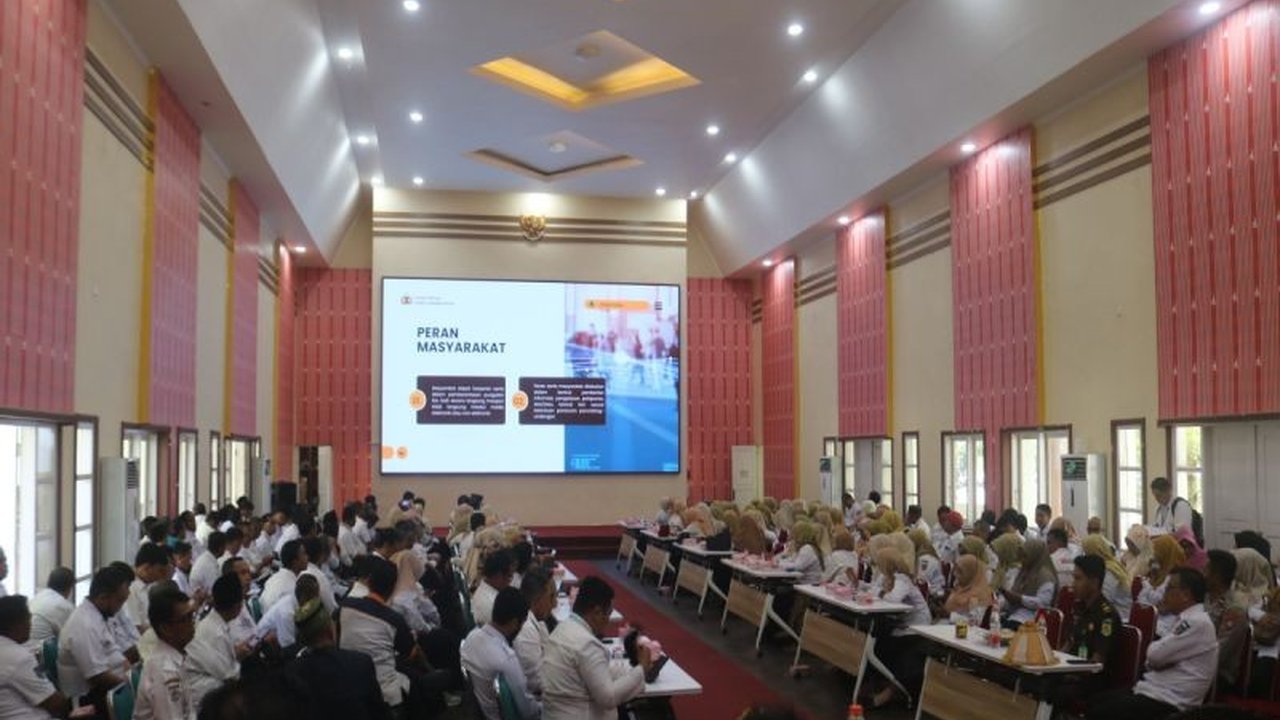 Pemkab Polewali Mandar menggelar sosialisasi anti-pungli dan gratifikasi kepada kepala sekolah SD dan SMP untuk mencegah korupsi dan meningkatkan transparansi di lingkungan pendidikan.