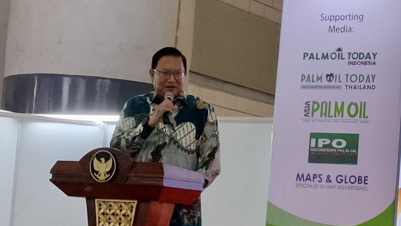 Direktur Tanaman Sawit Kementan, Ardi Praptono, menekankan peran krusial transformasi digital dalam meningkatkan nilai jual sawit Indonesia dan mendorong hilirisasi untuk mencapai target produksi 100 juta ton pada 2045.