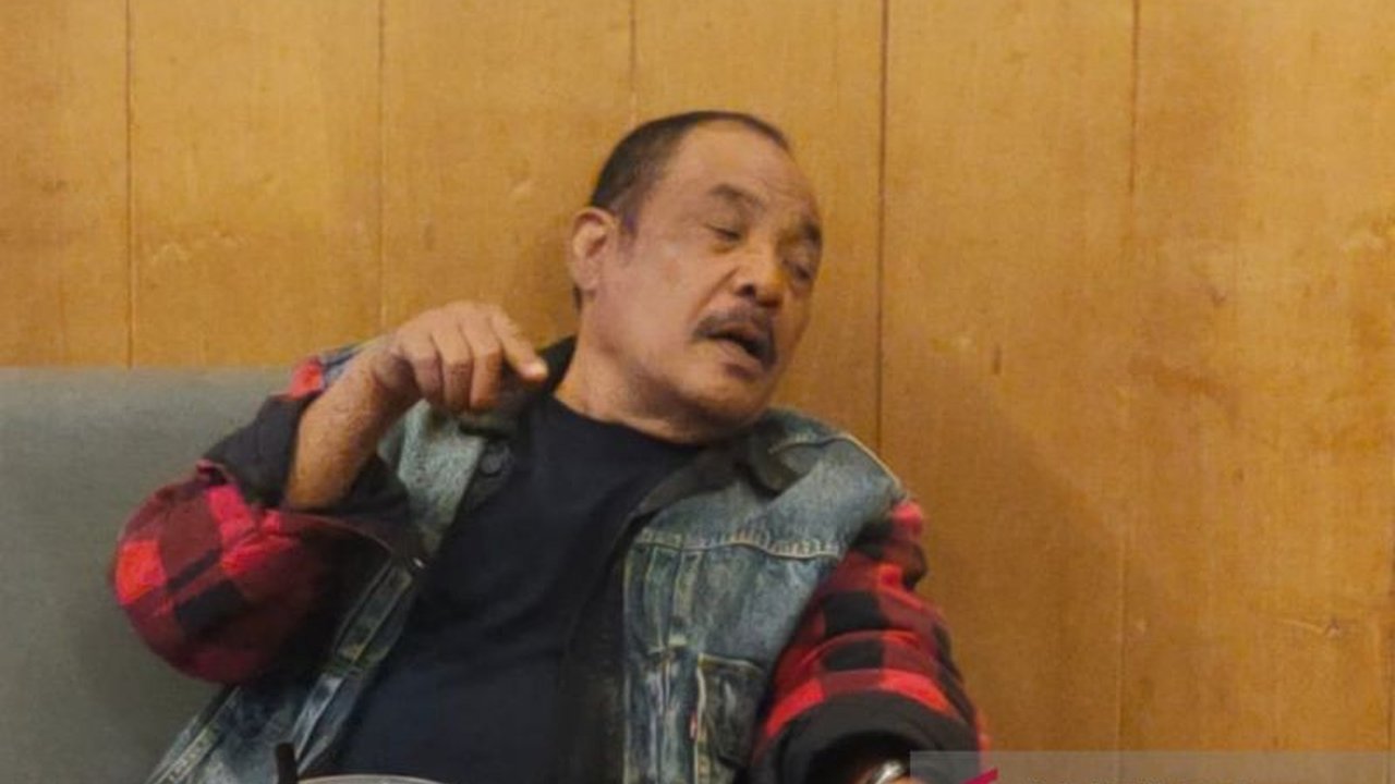 Kaukus Ketokohan Jawa Barat memperingatkan Gubernur Dedi Mulyadi agar kepemimpinannya sesuai regulasi, menyoroti penyegelan wisata, pendidikan karakter di militer, bansos syarat KB, dan penyusunan APBD 2025.