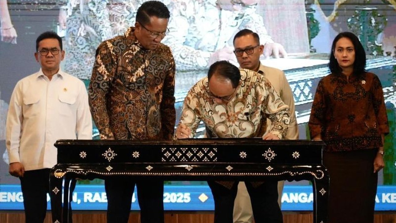 Kementerian Koperasi dan Kementerian Hukum dan HAM berkolaborasi untuk mempercepat legalisasi 80.000 koperasi desa dalam program Koperasi Desa Merah Putih, memanfaatkan sistem digital untuk efisiensi.