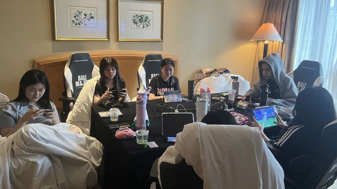 Timnas esports Indonesia menjalani pelatnas intensif selama tujuh bulan, menerapkan program latihan ketat mulai dari scrim hingga ice bath untuk menjaga performa atlet jelang SEA Games 2025.